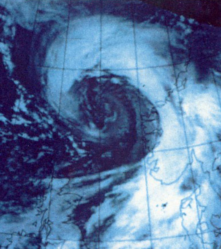 Satellittbilde kl. 04 UTC den 1. januar 1992.
