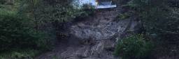 Jordskred ned mot Fylkesvei 41 ved Otra i Kristiansand kommune i fbm sørlandsflommen 30.9.-2.10.2017.