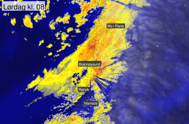 Radar og satellitt fra klokken 08 lørdag morgen