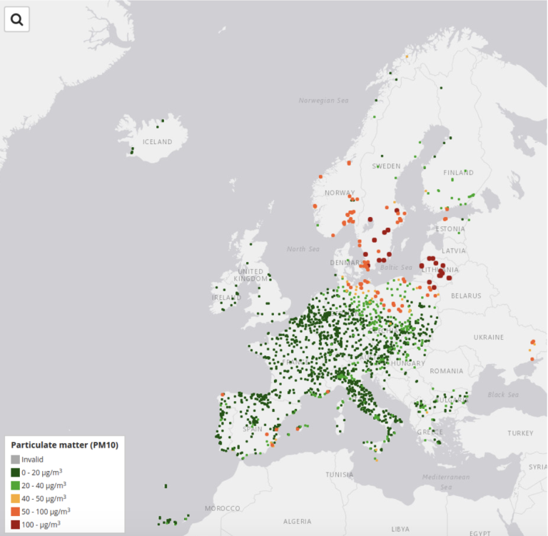 Her ser du nivåa av partikkelforureining på målestasjonar i Europa 2. oktober. Illustrasjon: EEA