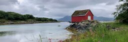 Sommeren i Nord-Norge ble den våteste registrerte siden 1900. Her fra Tyvika, Brønnøy i Nordland. FOTO: Dagrun Elise Horn 