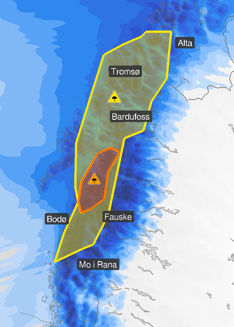 Oppdatert figur som viser farevarsel om regn for deler av Nord-Norge.
