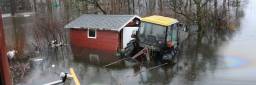 Værstasjonen Eik-Hove står ute i Hovsvatnet - 6. desember 2015