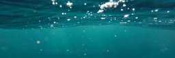 Undervannsbilde av turkis hav